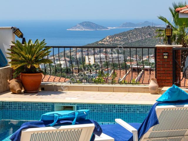 Kalkan Kızıltaşta Panoramik Deniz Manzaralı Özel Villa