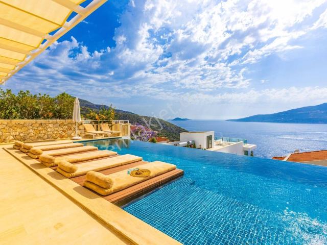 Kalkan Kışla'da 5+1 Kesintisiz Deniz Manzaralı Villa