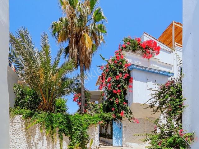 Kalkan Köy İçinde Bahçeli Ve Jakuzi Havuzlu 3+1 Villla