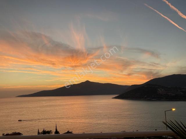 Kalkan Kömürlükde Deniz Manzaralı Şık 2+1 Daire