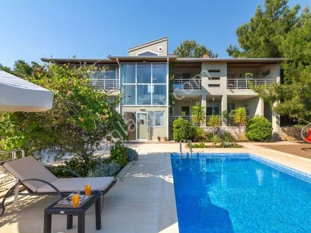 Kalkan İslamlar Köyünde Doğa Ve Deniz Manzaralı Modern Villa