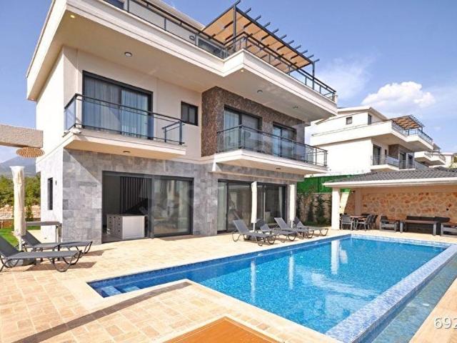Kalkan Merkezde İmarlı Turizm Belgeli Yeni Villa