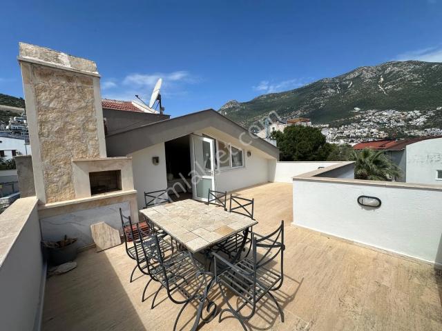 Kalkan Merkezde Teraslı Full Eşyalı 2+1 Daire