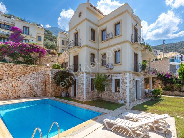Kalkan Merkeze Yürüme Mesafesinde 2+1 Daire