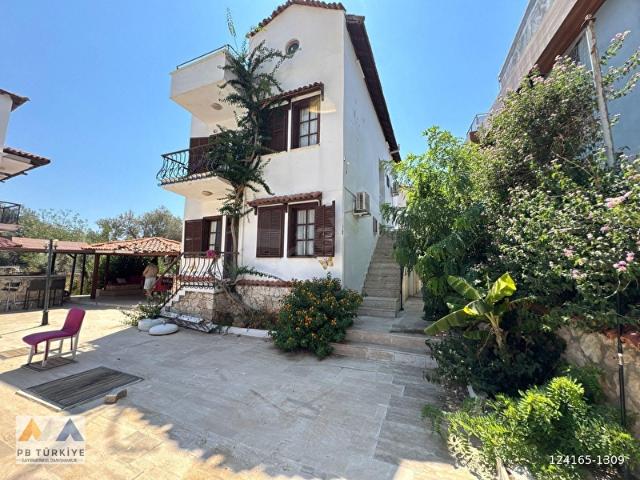 Kalkan'da 561 m Arsa Üzerinde Havuzlu, 11 Odalı Butik Otel