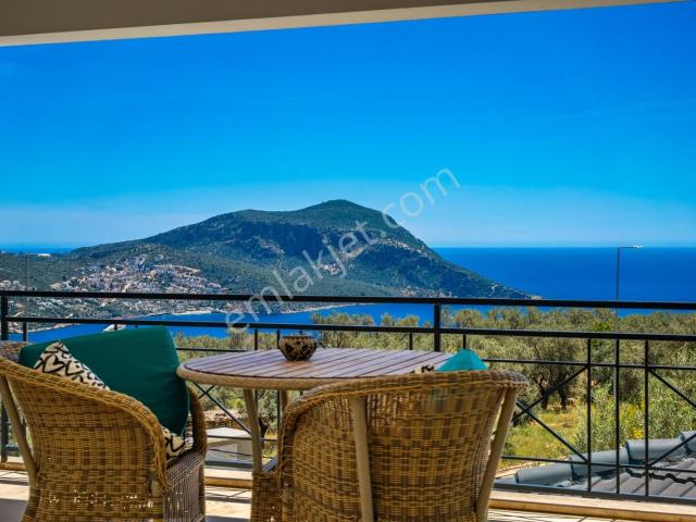 Kalkanda 6 Yatak Odalı Muhteşem Villa