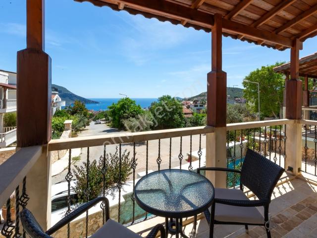 Kalkanda 3 En suite Yatak Odalı Villa
