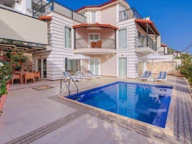 Kalkan'da Deniz Manzaralı 4 10 Kişilik Kiralık 4+1 Villa