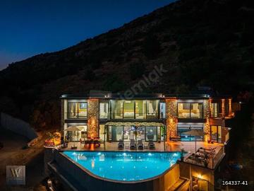 KALKAN'DA ÇİFT HAVUZLU ULTRA LÜKS DENİZ MANZARALI VİLLA