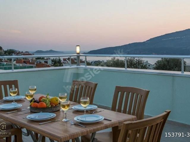 KALKAN'DA MERKEZDE FAAL 8 ODALI DENİZ MANZARALI BUTİK OTEL !