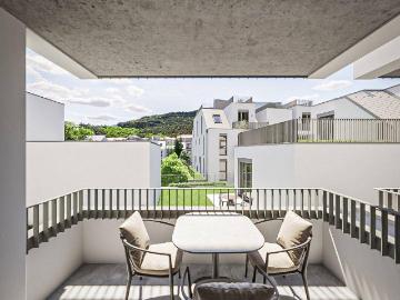 Abkühlen im hauseigenen Pool. Ihre Traumwohnung mit Terrasse oder Garten und Fernblick Nähe Maurer Wald PROVISIONSFREI !