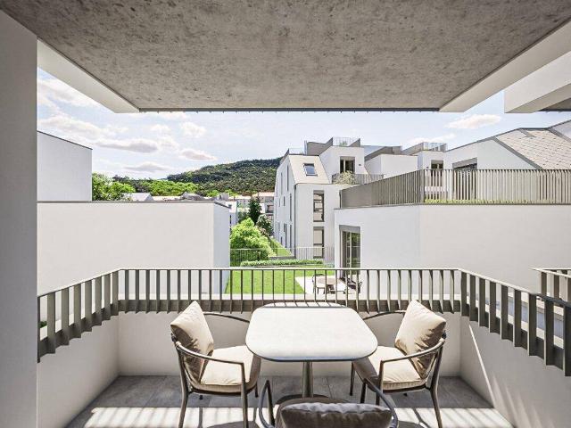 Abkühlen im hauseigenen Pool. Ihre Traumwohnung mit Terrasse oder Garten und Fernblick Nähe Maurer Wald PROVISIONSFREI !