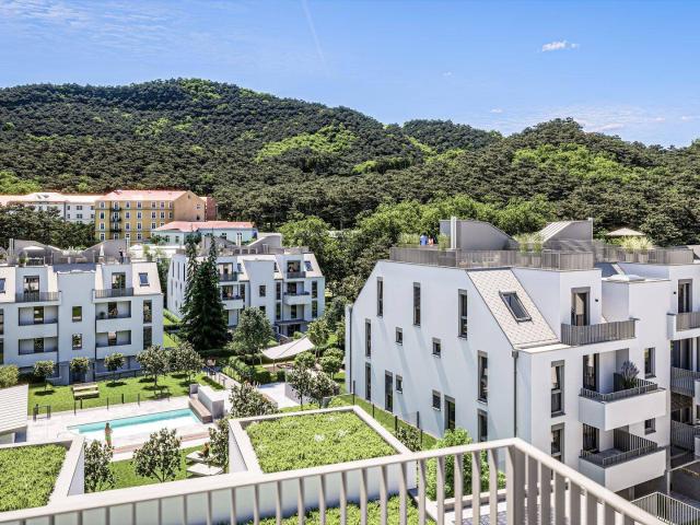 Abkühlen im hauseigenen Pool. Ihre Traumwohnung mit Terrasse oder Garten und Fernblick Nähe Maurer Wald PROVISIONSFREI !