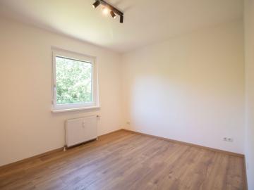 Kalsdorf bei Graz! Generalsanierte & barrierefreie 4 Zi Wohnung mit Südbalkon, Lift, Loggia & Parkplatz