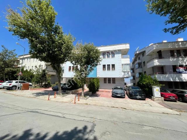 Kaptanpaşa Sokak 3 Kot Asansörlü Açık Otopark 3+1 Mülk Sahibi O