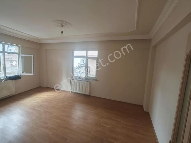 Kapaklı Cumhuriyet Mahallesi Yürüyüş Yolunda 2+1 Kiralık Daire