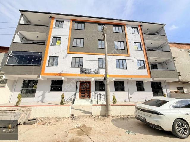 Kapaklı'da Teras Balkonlu, 90m² 3+1 Giriş Daire