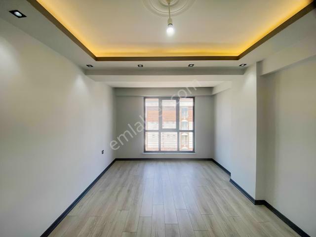 Kapaklı Erbay Caddesi 2+1