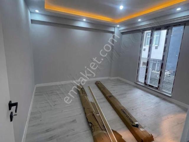 Kapaklı Mevlânâ Mahallesi'nde Satılık 2 + 1 Giriş Kat 80 Metre²