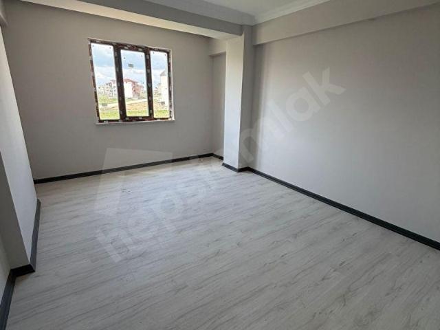 KAPAKLI VATAN MAHALLESİNDE SIFIR KİRALIK GENİŞ 2+1