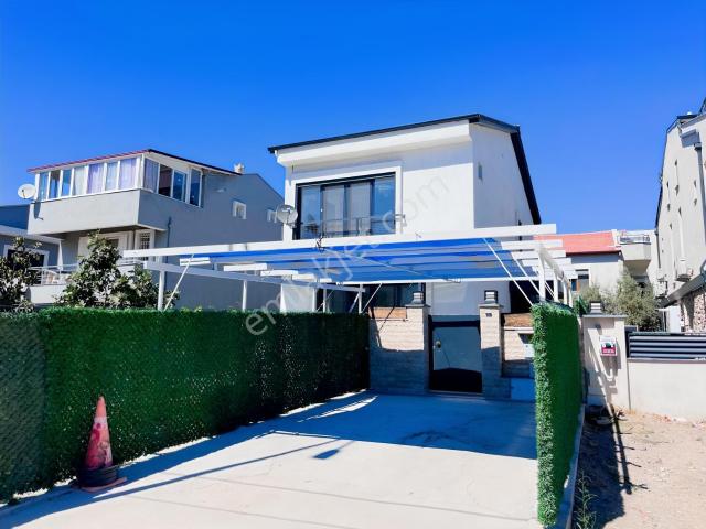 Kapalı Garajlı, Tam Müstakil, 4+1, Giriş Katta Odalı Villa