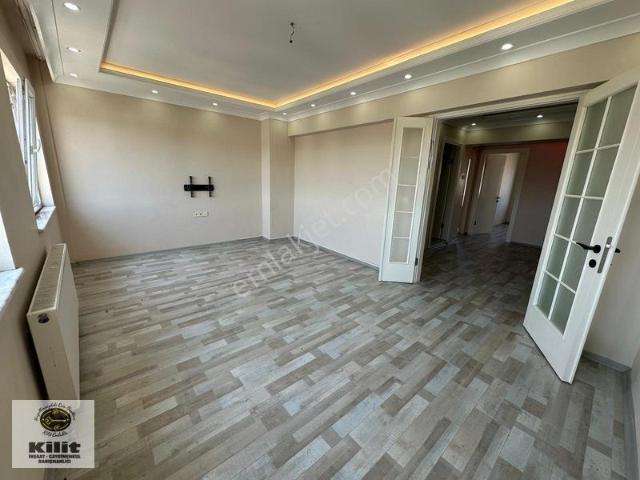 Kapalı Pazar Yerinin Tam Karşısında 2+1 Kiralık Daire