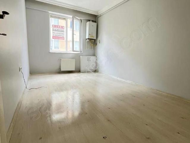 Kapalı Pazar Birlik Caddesi Yakını 1+1