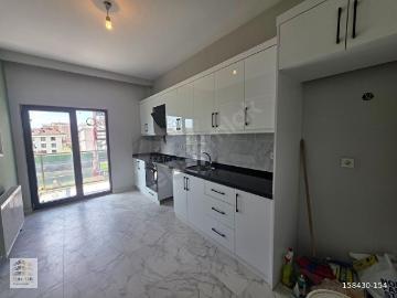 KAPALI HAVUZLU SİTEDE EBEVEYN BANYOLU, OTOPARKLI, SIFIR 3+1 LÜKS