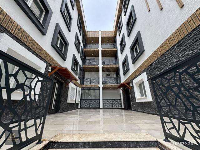KAPALI OTAPARKLI SIFIR ARAKAT KÖŞE DAİRE