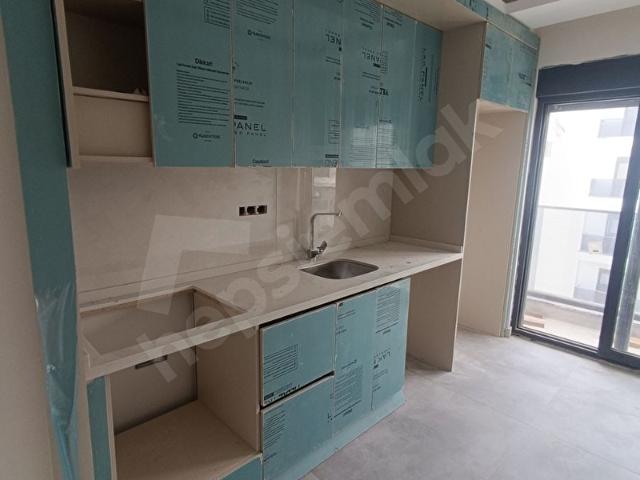 KAPALI OTAPARKLI YÜZME HAVUZLU AYRI MUTFAKLI ULTRA LÜKS SİTEDE '2+1 DAİRE