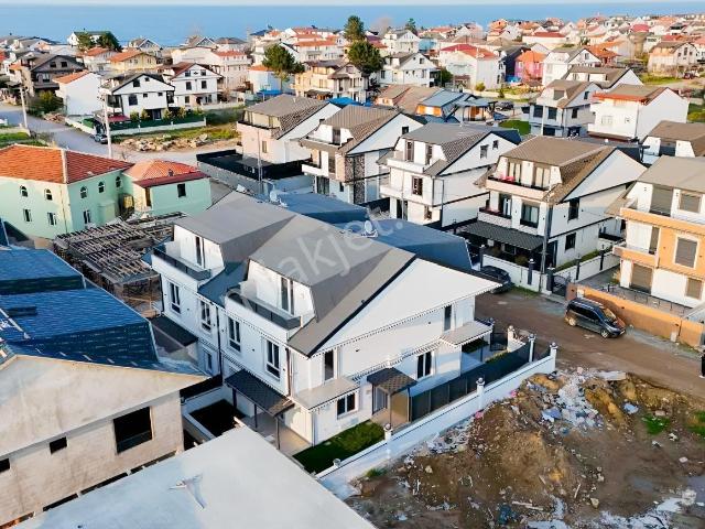 Kapanmaz Deniz Manzaralı Tripleks Villar