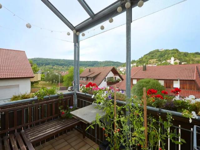 Kapitalanlage: Maisonette + Balkon + 4 Stellplätze