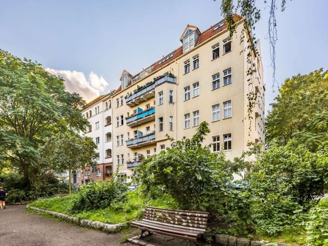 Kapitalanlage mit Terrasse im lichtdurchfluteten Dachgeschoss in zentraler Lage