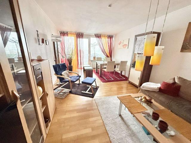 Kapitalanlage mit Weitblick – gepflegte 2,5 Zimmer Wohnung im 11. Obergeschoss mit Balkon & Tiefgara