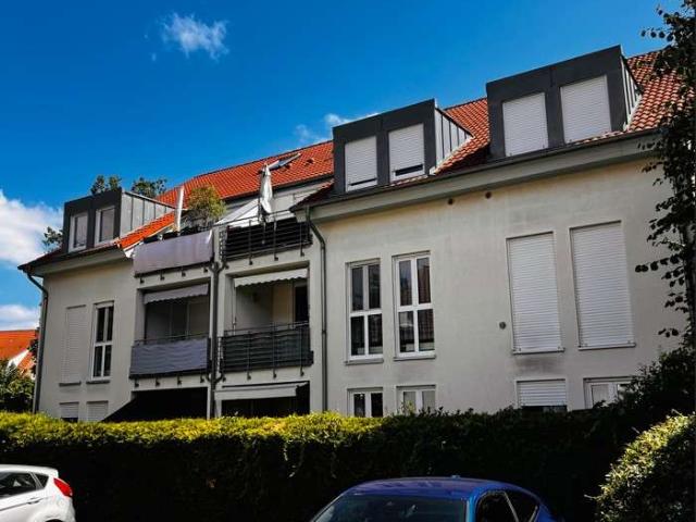 Kapitalanlage mit Potenzial – vermietete Dachgeschosswohnung mit Balkon, Stellplatz und Spitzboden