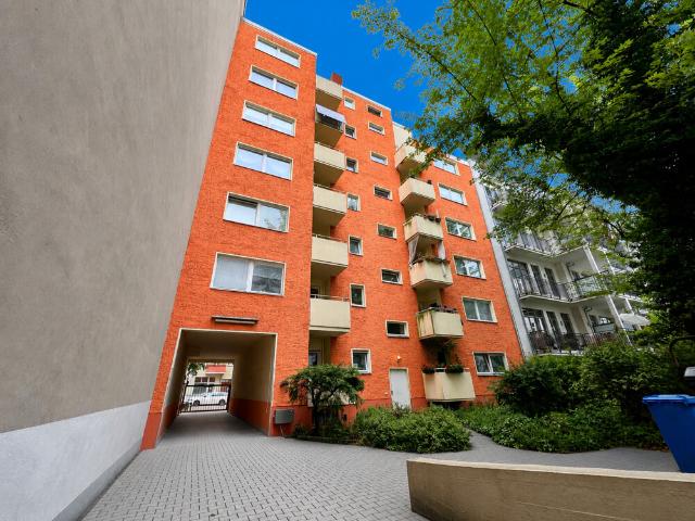 Kapitalanlage am Bundesplatz: Vermietete Eigentumswohnung mit Aufzug sowie eigenem PKW Stellplatz
