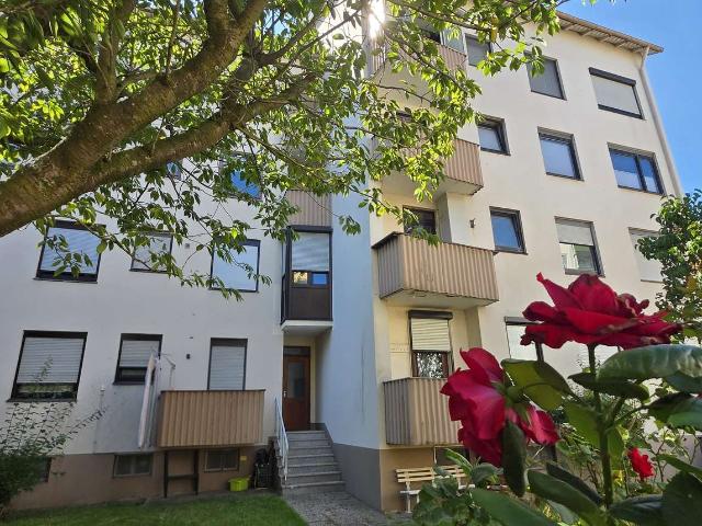 Kapitalanlage. Anfragen nur per E Mail. Ab sofort 4 Zimmer Wohnung mit 2 Balkone