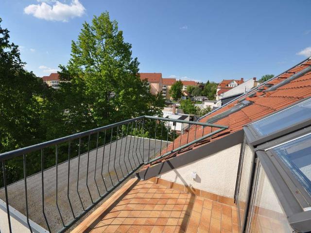 Kapitalanlage+ Dachterrasse, Tageslicht Badezimmer mit Wanne und Dusche