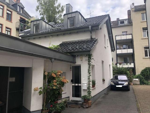 Kapitalanlage: freistehendes Einfamilienhaus mitten im schönen Nordend