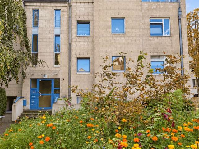 Kapitalanlage in Neuss | Vermietete 2 Zimmer Wohnung mit Balkon, Aufzug & Tiefgarage