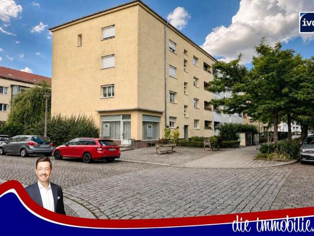 Kapitalanlage in Stadtfeld Ost: vermietete 2 Zimmer Wohnung mit Loggia
