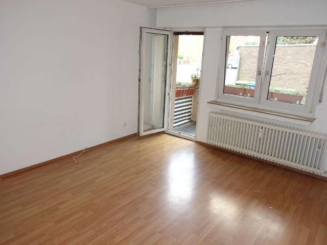 Kapitalanlage: Top vermietete 3 Zimmer Wohnung, Balkon, EG, 80 m², Oberhausen Sterkrade, neben LIDL