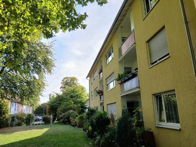 KAPITALANLAGE ! Vermietete 3 Zimmer Wohnung mit Loggia + Garage