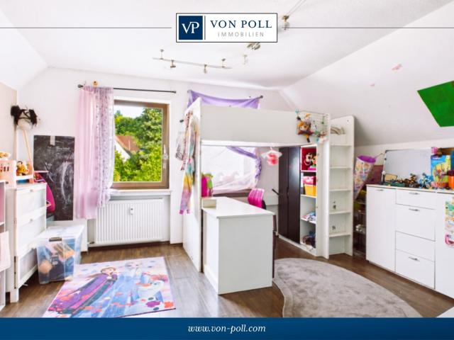 Kapitalanlage: Vermietete Dachgeschosswohnung mit Garten und Garage