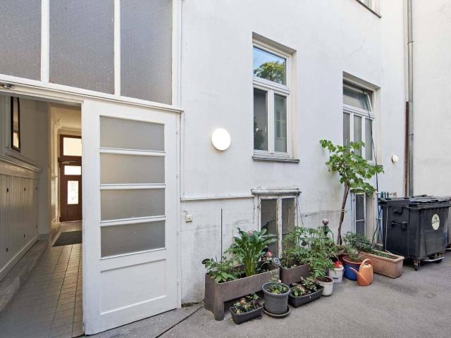 Kapitalanlage + € 1,740, pro Quadratmeter + + unbefristet vermietet