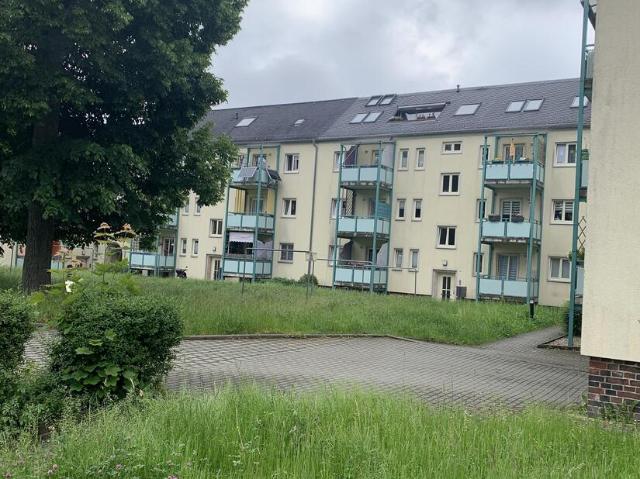 Kapitalanleger! Helle 2 1/2 Zimmer Wohnung mit Balkon und Außenstellenplatz im Top Zustand !