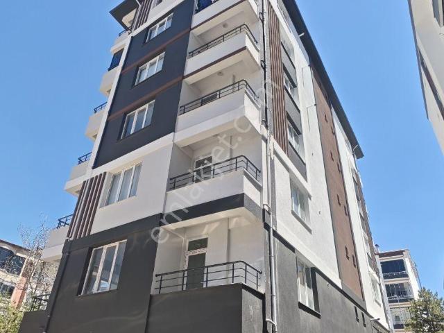 Kaplıca Mahallesinde 2+1 Daire Ara Kat Şehrin Ortasında
