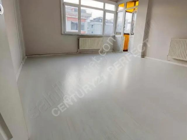 Kartal Cevizlide Saraylar Caddesine Yakın,kiralık 2+1