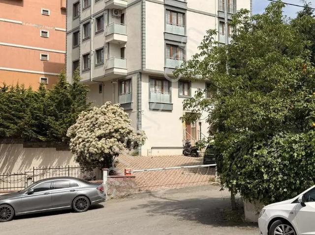 Kartal Cumhuriyet'te Metroya Yakın Satılık 3+1 Geniş Daire