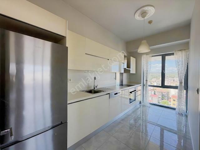 Kartal A&c Moment Sitesinde Satılık 2+1 Daire